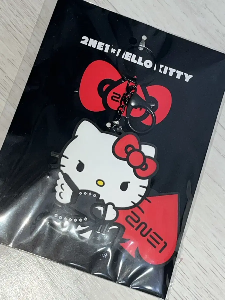 Tuani One 2NE1サインシディCDアルバム